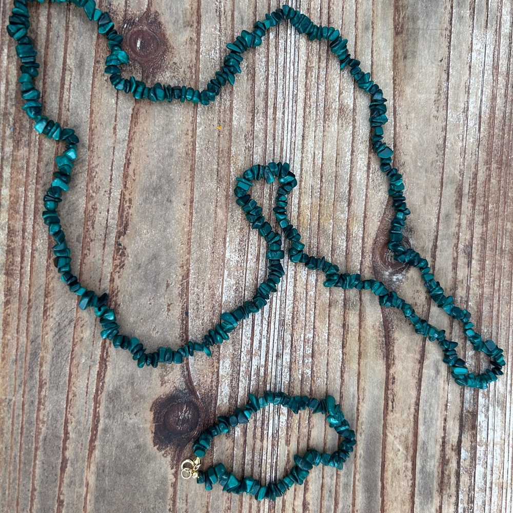 Beautiful vintage green natural stone malachite chip necklace and bracelet